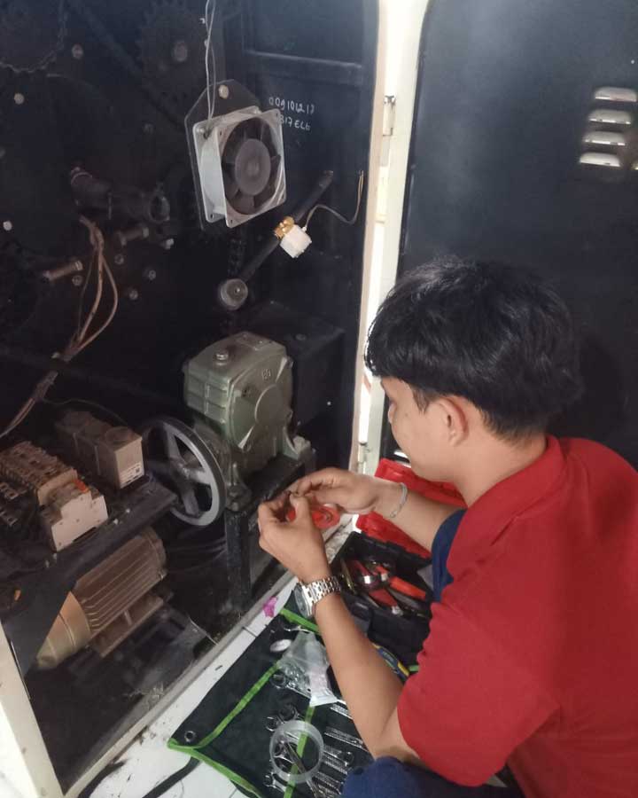 Mesin cuci Industri dikerjakan tenaga ahli